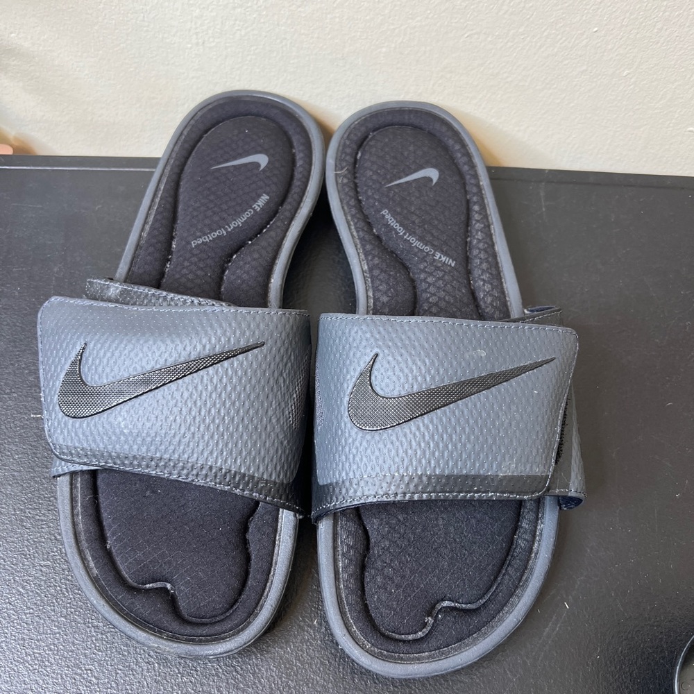 ๐น Nike Solarsoft Comfort Mens Size 11 US Black Slip On Slides Sandal 705513-090 - Picture 3 of 13